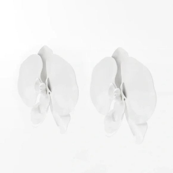 ZARA RAISED FLOWER EARRINGS - Picture 5 of 5